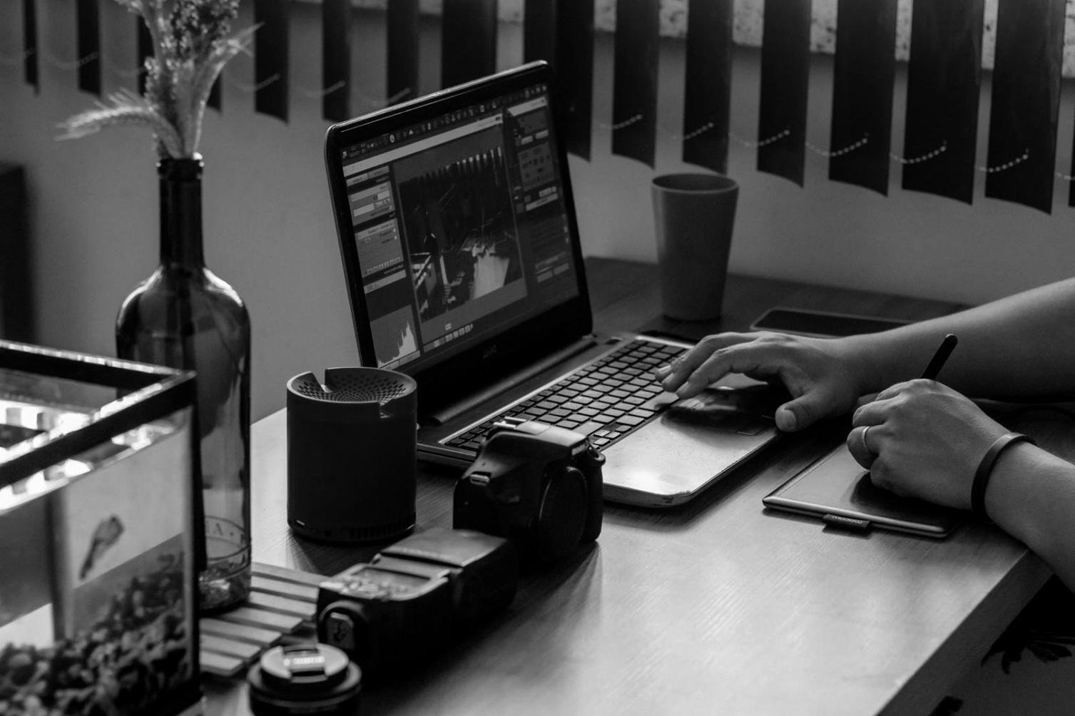 Ambiente di lavoro professionale per ottimizzazione on-page